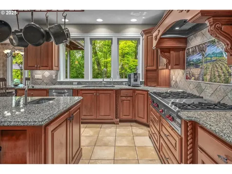 3329 SW Ridgewood Avenue Portland OR 97225