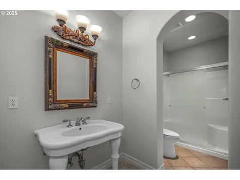 3329 SW Ridgewood Avenue Portland OR 97225