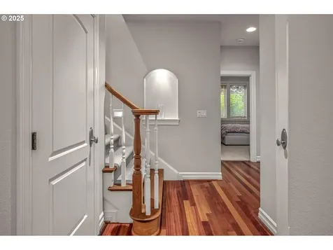 3329 SW Ridgewood Avenue Portland OR 97225