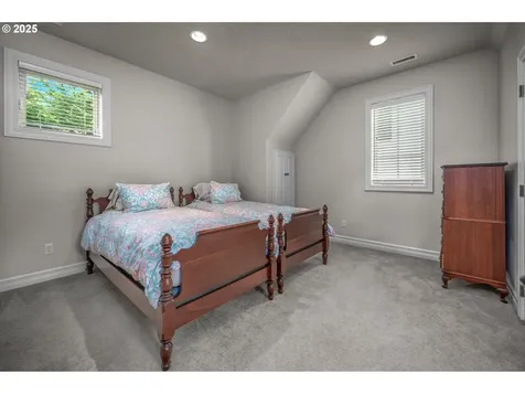 3329 SW Ridgewood Avenue Portland OR 97225