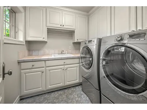 3329 SW Ridgewood Avenue Portland OR 97225
