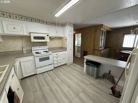 8136 Highway 126 Florence OR 97439