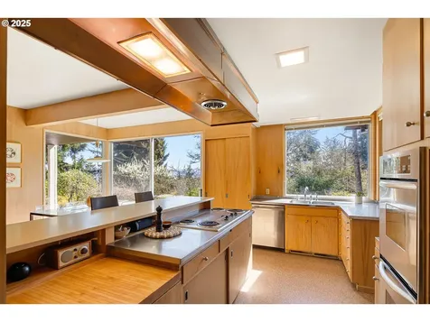 1685 Skyline Boulevard Eugene OR 97403
