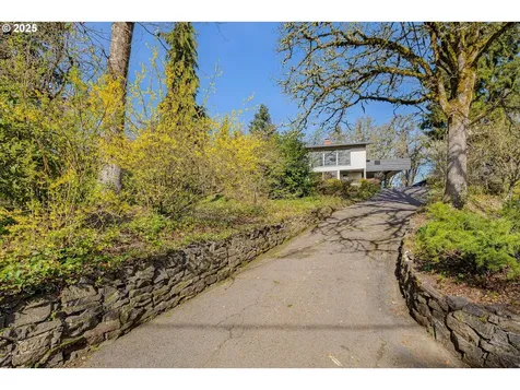 1685 Skyline Boulevard Eugene OR 97403