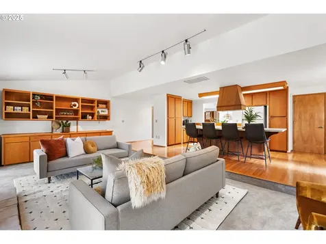 7075 SW Tierra Del Mar Drive Beaverton OR 97007