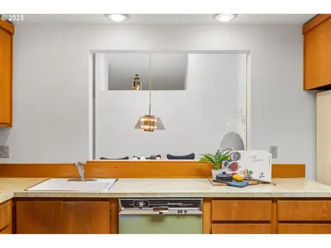 7075 SW Tierra Del Mar Drive Beaverton OR 97007