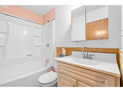 2332 2334 SE 72nd Avenue Portland OR 97215