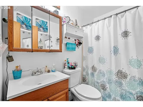 2332 2334 SE 72nd Avenue Portland OR 97215