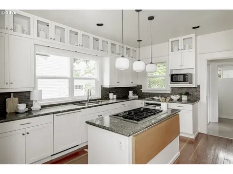 2746 NE 22nd Avenue Portland OR 97212