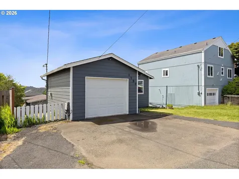 1754 NE 13th Street Lincoln City OR 97367