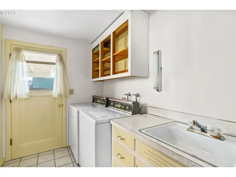 1410 Bryant Avenue Cottage Grove OR 97424
