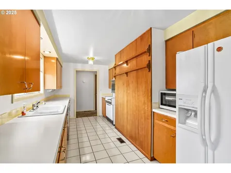 1410 Bryant Avenue Cottage Grove OR 97424