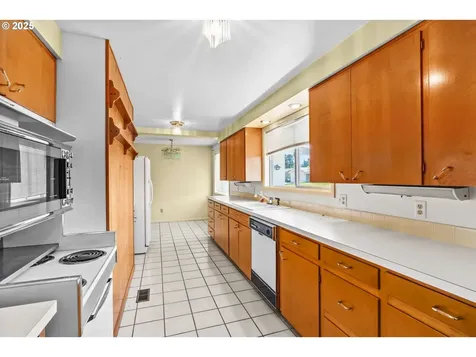 1410 Bryant Avenue Cottage Grove OR 97424