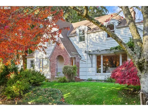 5535 SE Madison Street Portland OR 97215