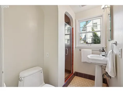 5535 SE Madison Street Portland OR 97215
