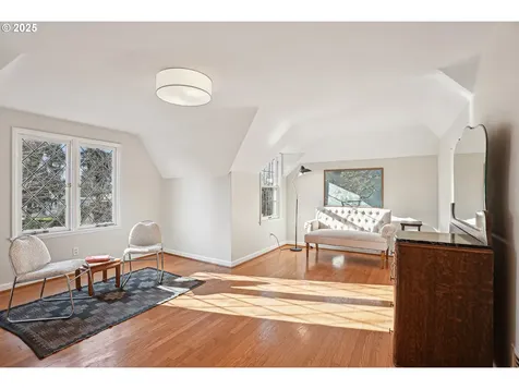 5535 SE Madison Street Portland OR 97215