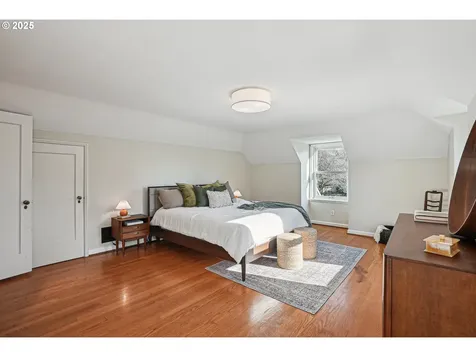 5535 SE Madison Street Portland OR 97215