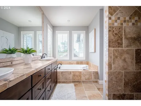 3232 NW Spencer Street Portland OR 97229