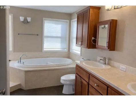 817 River Knoll Way Springfield OR 97477