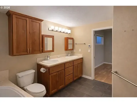 817 River Knoll Way Springfield OR 97477