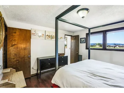 16530 NW Gillihan Road Portland OR 97231