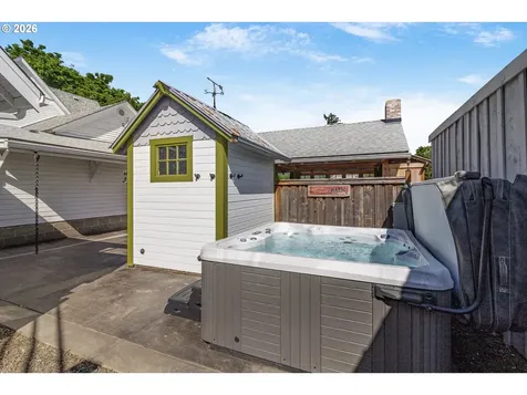 336 E Blakely Avenue Brownsville OR 97327