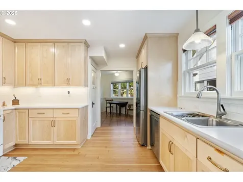 1933 SE 27th Avenue Portland OR 97214