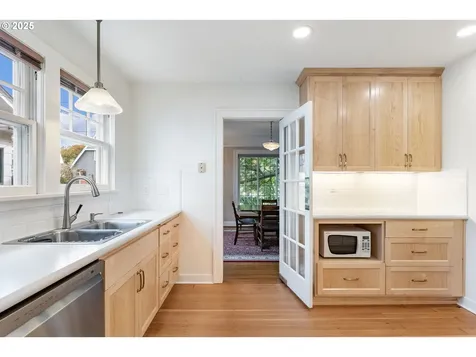 1933 SE 27th Avenue Portland OR 97214