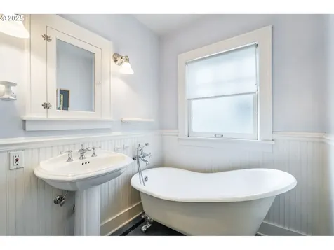 1933 SE 27th Avenue Portland OR 97214