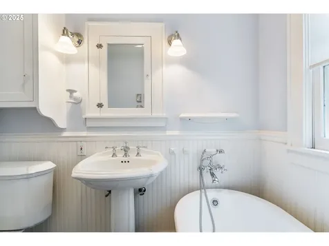 1933 SE 27th Avenue Portland OR 97214