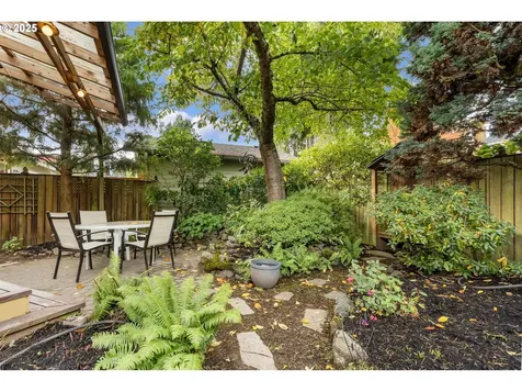 1933 SE 27th Avenue Portland OR 97214
