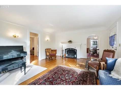 1933 SE 27th Avenue Portland OR 97214