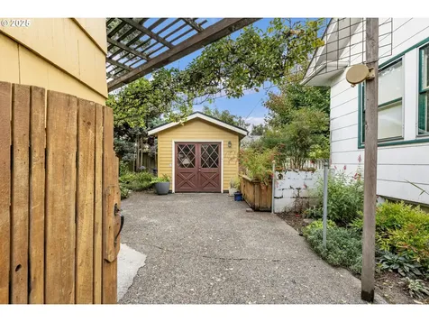 1933 SE 27th Avenue Portland OR 97214