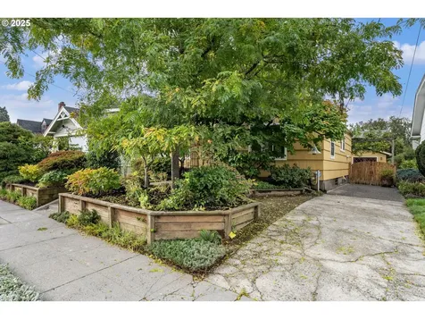 1933 SE 27th Avenue Portland OR 97214
