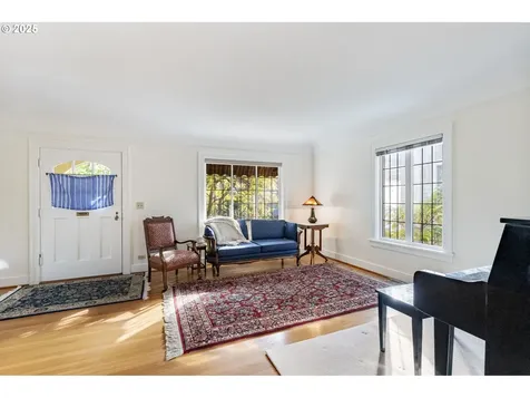 1933 SE 27th Avenue Portland OR 97214