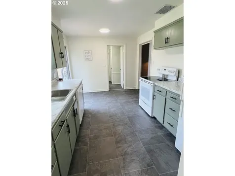 3145 Bell Avenue Eugene OR 97402