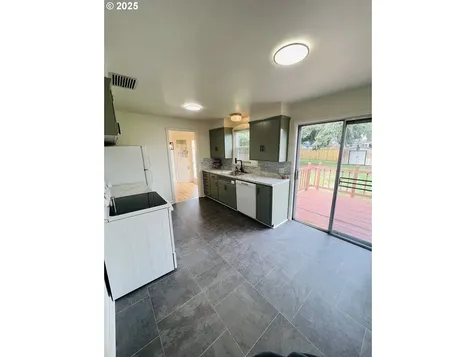 3145 Bell Avenue Eugene OR 97402
