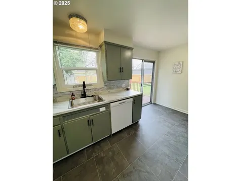3145 Bell Avenue Eugene OR 97402