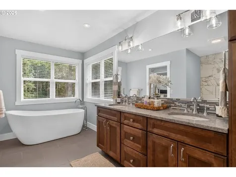 15900 S Lora Court Oregon City OR 97045
