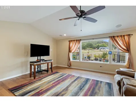 4321 Happy Valley Road Roseburg OR 97471