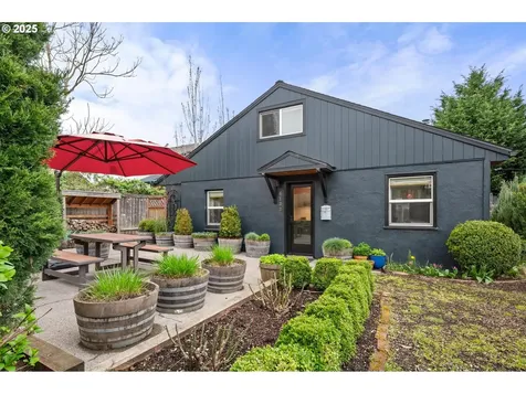 6133 NE 9th Avenue Portland OR 97211