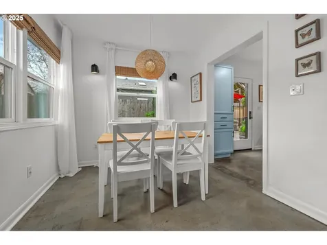 6133 NE 9th Avenue Portland OR 97211