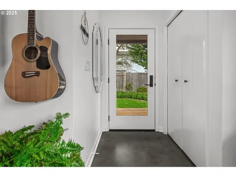 6133 NE 9th Avenue Portland OR 97211