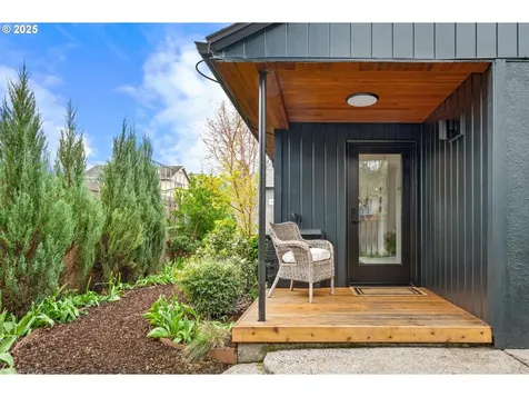 6133 NE 9th Avenue Portland OR 97211