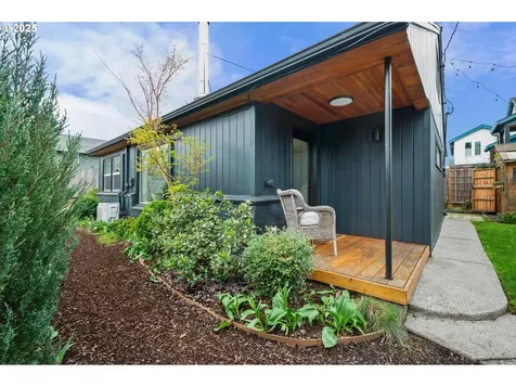 6133 NE 9th Avenue Portland OR 97211