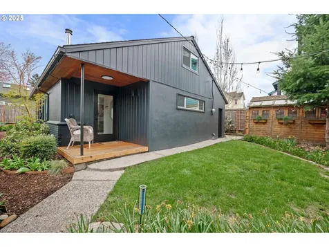 6133 NE 9th Avenue Portland OR 97211