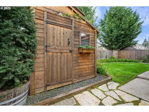 6133 NE 9th Avenue Portland OR 97211
