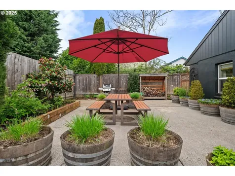 6133 NE 9th Avenue Portland OR 97211