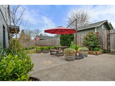 6133 NE 9th Avenue Portland OR 97211
