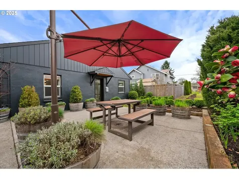 6133 NE 9th Avenue Portland OR 97211